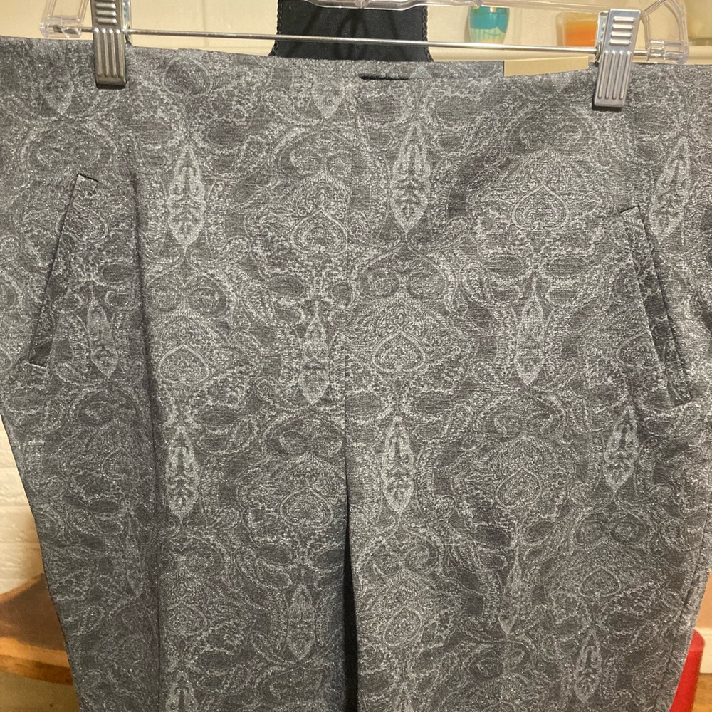 Chico's Fabulously Slimming heather grey paisley pants NWT size 2.5 US 14
